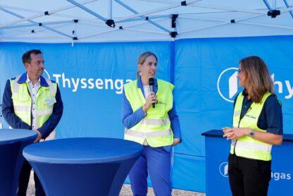 Dr. Caroline Foyer-Clitheroe im Dialog mit Vertreter:innen der Thyseengas und Stadtnetze Münster